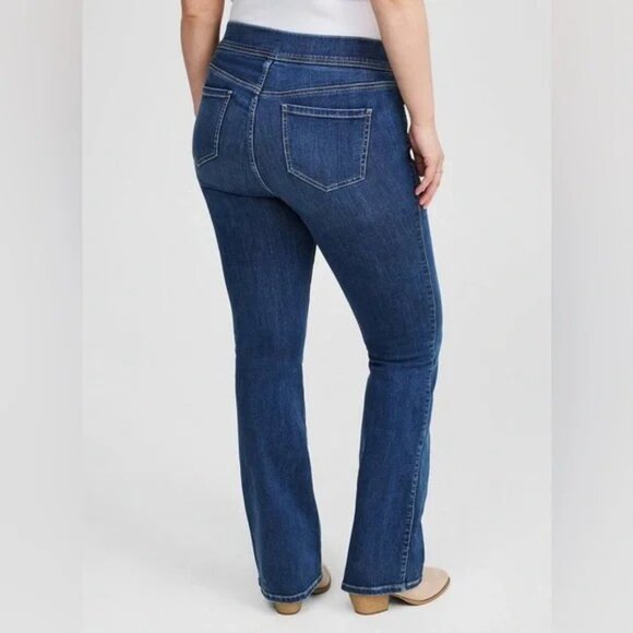 Torrid Lean Jean Slim Boot Super Soft Mid-Rise blue Jeans size 2R (18/20) EUC - Picture 2 of 14